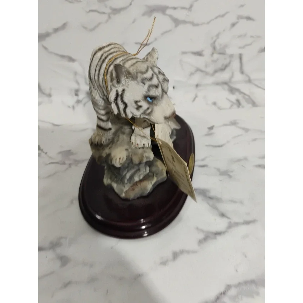 Montefiori White Bengal Tigers~4 , Resin W Wooden Base Collectible Safari Wild